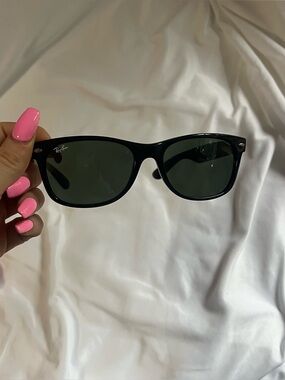Black Ray Ban Sunglasses RB4391D